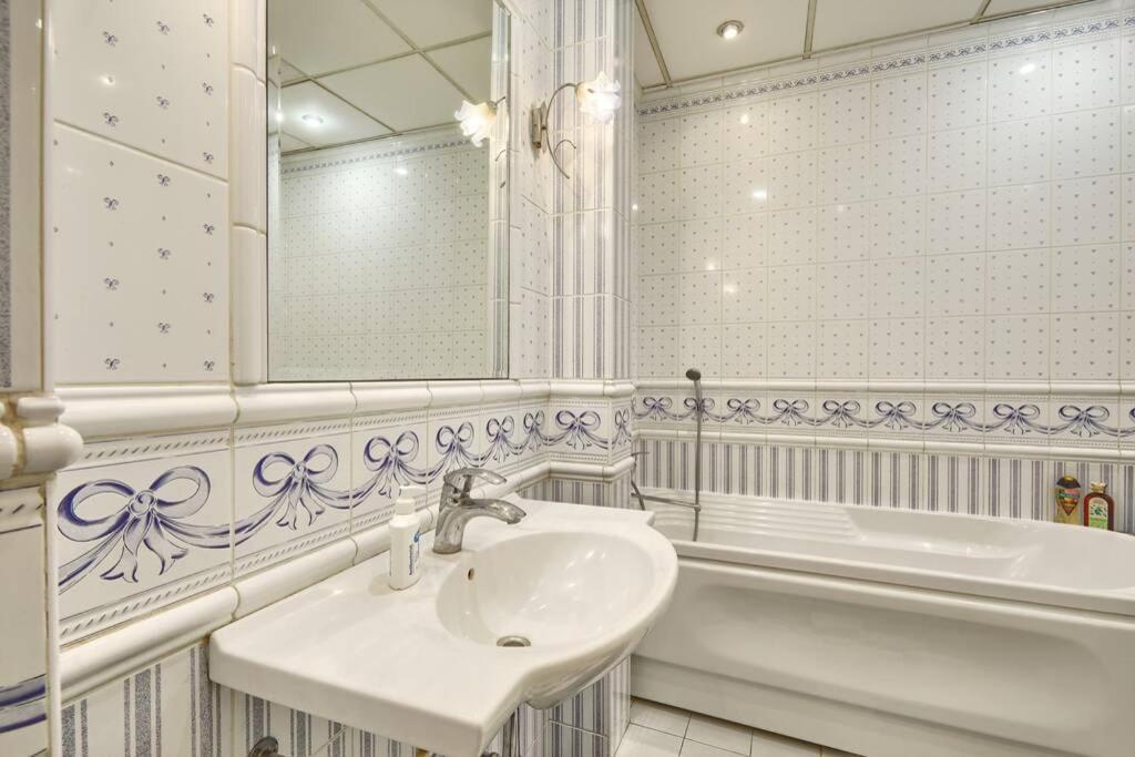 Apartment Near Bessarabsky Square Kiev Exterior foto